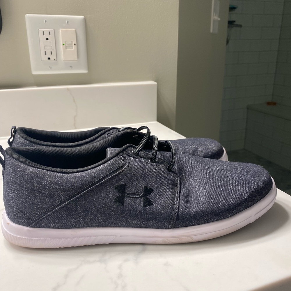 Men’s under Armour sneakers size 11